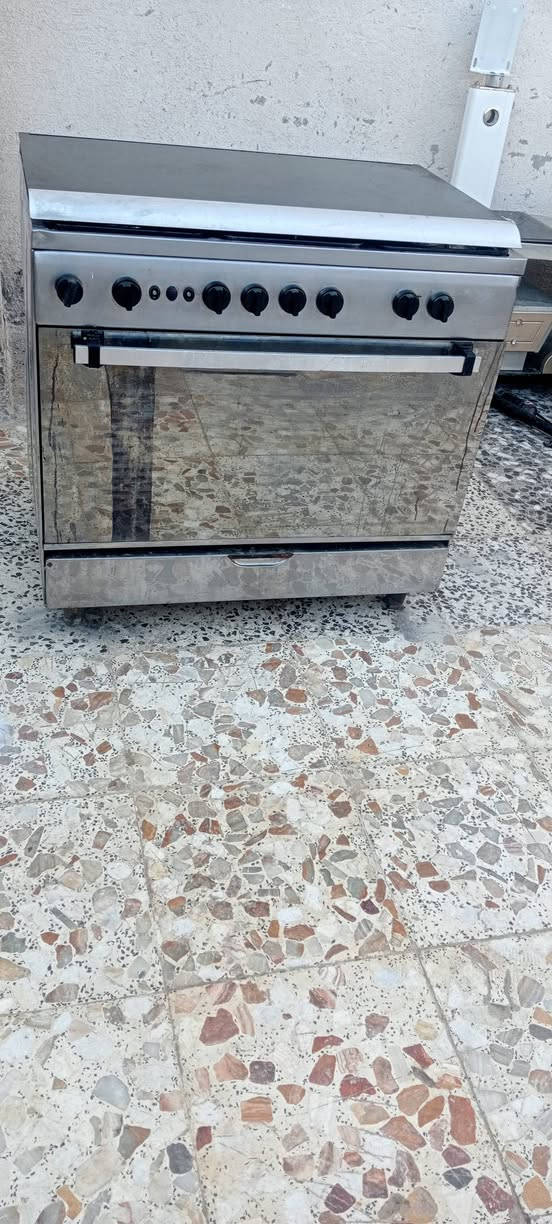 طباخ فريش مصري الاصلي الباب الاول شغال كله عيون وفرن فوك وجوه شرط الشغل ونارخضره شوف المقطع واتصل وتدلل بسعر مناسب 140وبيه مجال مكاني الاحرار توصيل 5الاف لكل الكوت ***********
