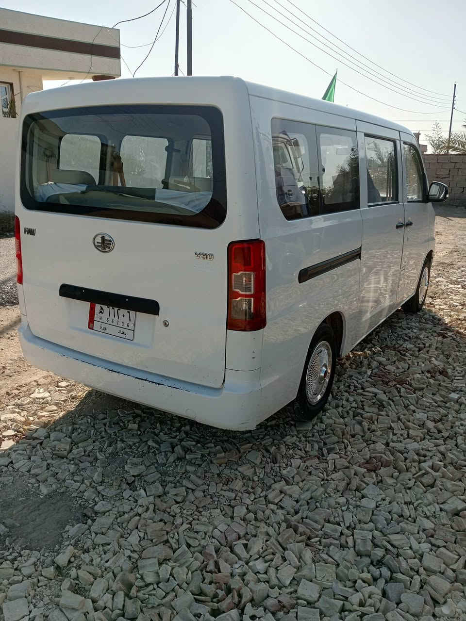 السلام عليكم للبيع فاو 2015 رقم بغداد 11راكب كير ومكينه كورلا ياباني تخم تاير تبريد مابيها صبغ  شخط بالباب سياره جديده ترهم مراوس حسب القناعه مكانهه بغداد *********** غير متواجد على نت
