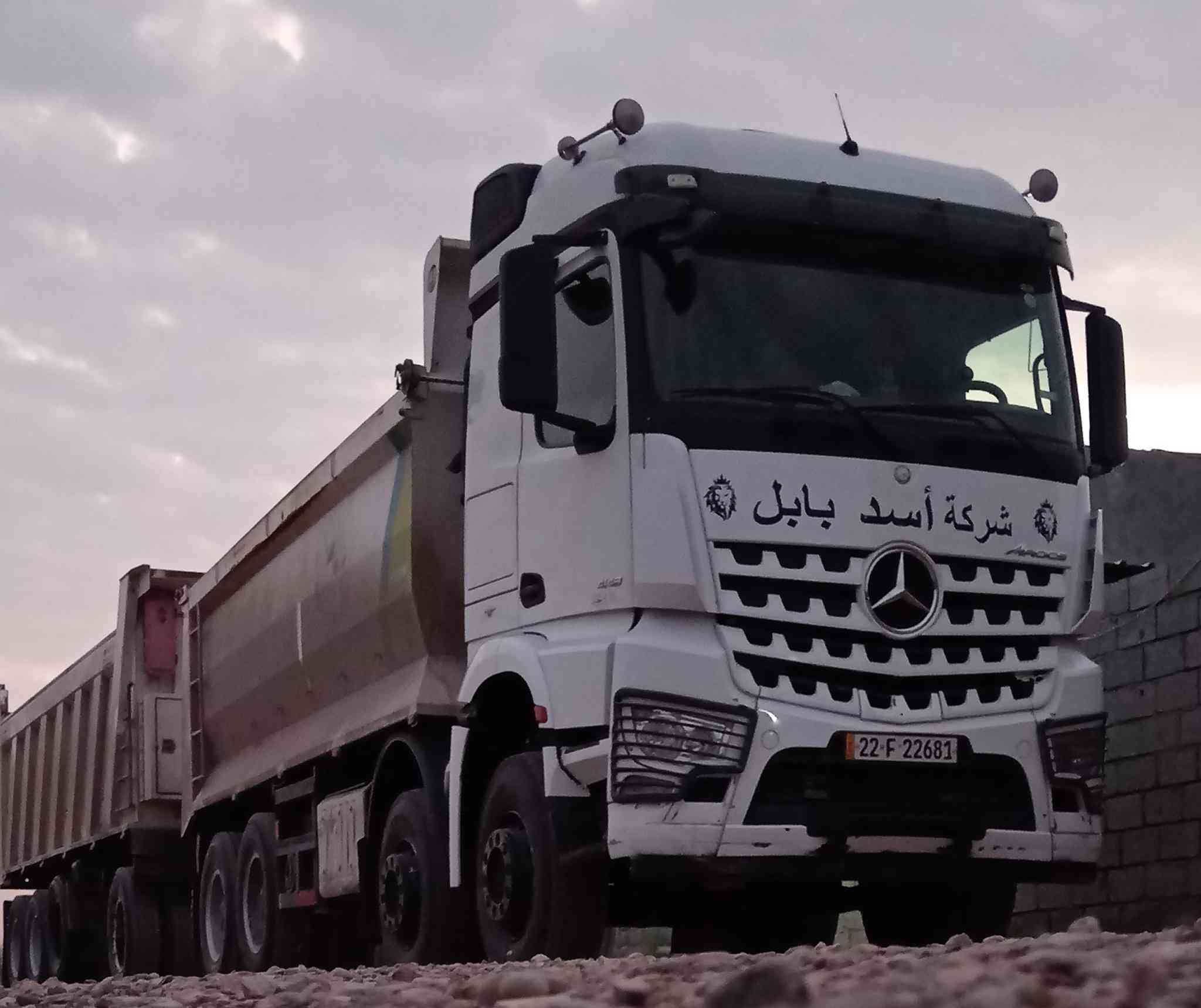 السلام عليكم وحش للبيع راس وعربانه موديل ٢٠١٧ رقم أربيل مربوطه ٣ لوحات مكفوله من كل نواحي للاستفسار *********** مراوس  مراوس بتريلا هم ترهم
