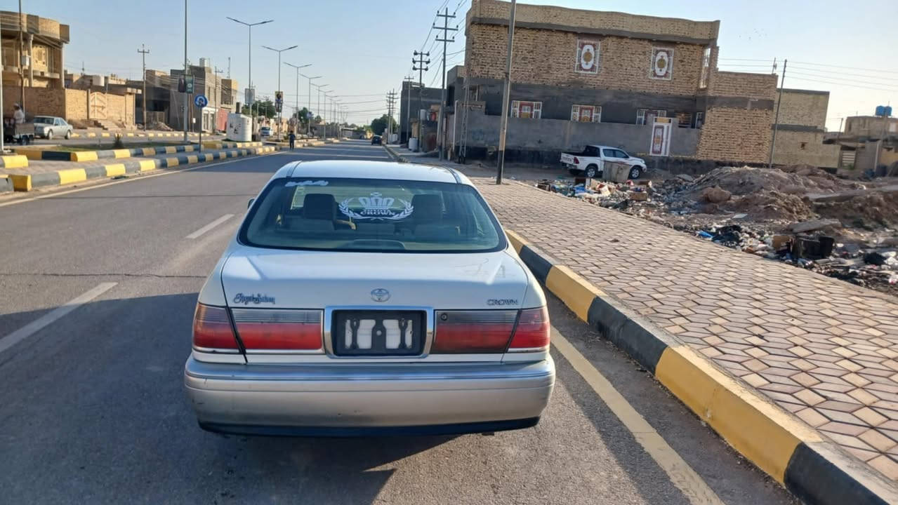 سياره جنون ادوات كصتين 
لايت زنون كرستال تبريد ثلج كهربائيات كلها شغاله حداديه فول
برده خلفيه دكمتين
كير ومكينه كفاله تخم تاير 
السعر 29 /ذي قار قضاء النصر 
***********
