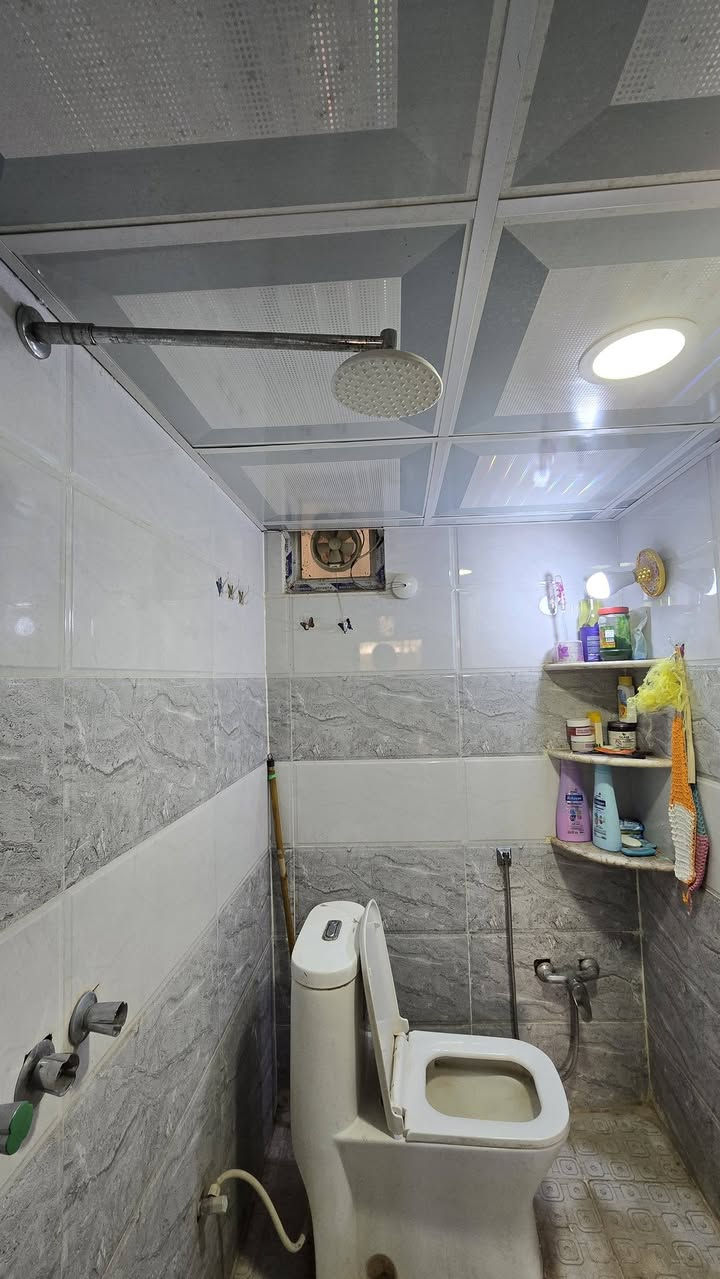 ⚜️دار 100متر طابقين  سند 25 بيت مال جناي 
⚜️السعر  55 مليون مع المجال  
⚜️البناء : صب كونكريت اساس وسقف  البناء طابوك
⚜️غرفتين ،، صالتين  ، استقبال .. مطبخ ،، صحيات فوك وجوه  البيت عالي عن الشارع طارمه كيسبان 
⚜️عنوان الدار 
الكوفه شارع المطار القديم مقابل حسينية ام البنين الجامع القبه الذهبيه  ***********
