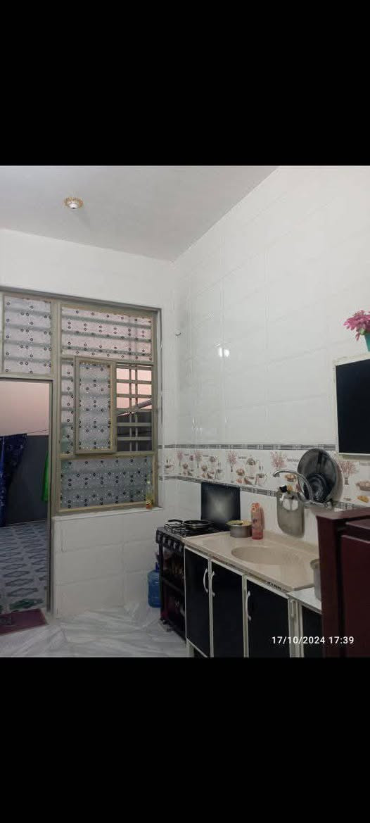 مشتمل للبيع ابي غرق حي المعلمين مقاطعه 119مساحه 135يقع على ساحه طابق واحد بناء حديث شغل درجه اولى البيت كامل مابي اي نقص غرفه نوم واحدة هول استقبال مطبخ صحيات داخليه و خارجيه وكراج سعر 83وقابل للتفاوض للاستفسار الاتصال فقط***********
