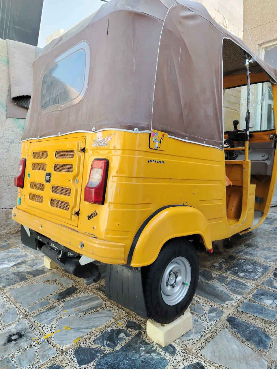 سلام عليكم تكتك 19 شهر 11تكتك حلوه وتعميره جديده ولمكينه خير من الله ضربت التكتك دوس ولغدين  المكينه مجفته رقم وسنويه مكاني نجف حي ميسان الستفسار *********** السعر 6ملاين وبيها مجال قليل
