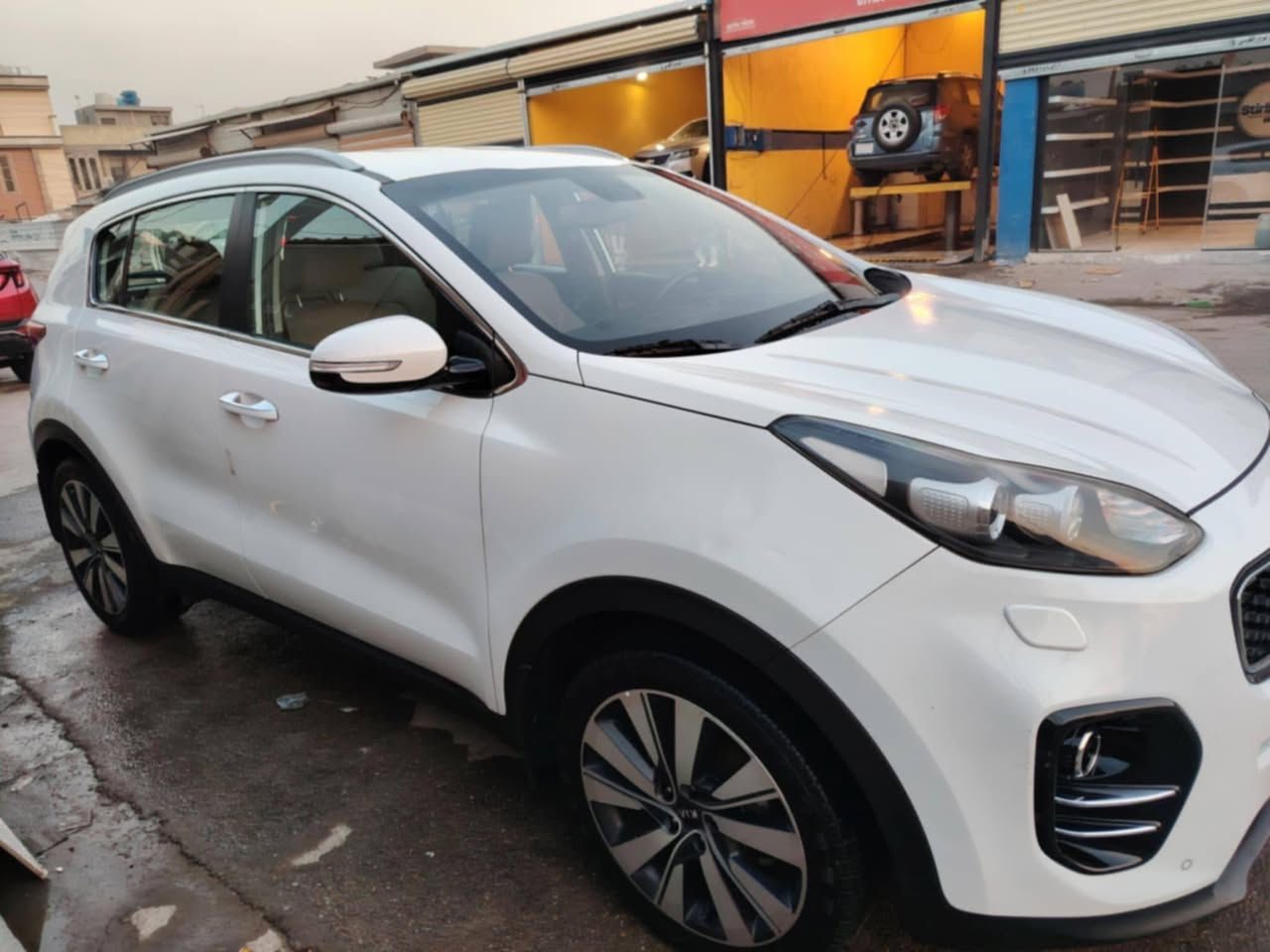 سبورتج. ٢٠١٨
نص مواصفات  
وارد خليجي  رقم بغداد الجديد 
موديل 2018 ماشيه97 كيلو حقيقي دك جرص
حجم المحرك //2000 (دوش ) مكان السيارة بغداد الدورة السعر 183 وبيه مجال بسيط 
اللون ابيض صدفي 
المواصفات 
1- سويج عدد ٢
2- كشنات مخمل 
3-اشاير مري 
4-مري شفط
5-سستم صوت 
6-تبريد وتدفئة
7- زراك امامي 
8-حساسات امامي خلفي
9- ثلاث وضعيات قياده
10-سايد بريك بالرجل 
11-كامرة خلفيه
12-لد نهاري
13-تحكمات استيرن جهتين
14- تبريد قطعتين 
15- مثبت سرعة
بيه بارد بية تحكيل كارت وباقي السيارة مكفول 
رقم صاحب السياره ***********
