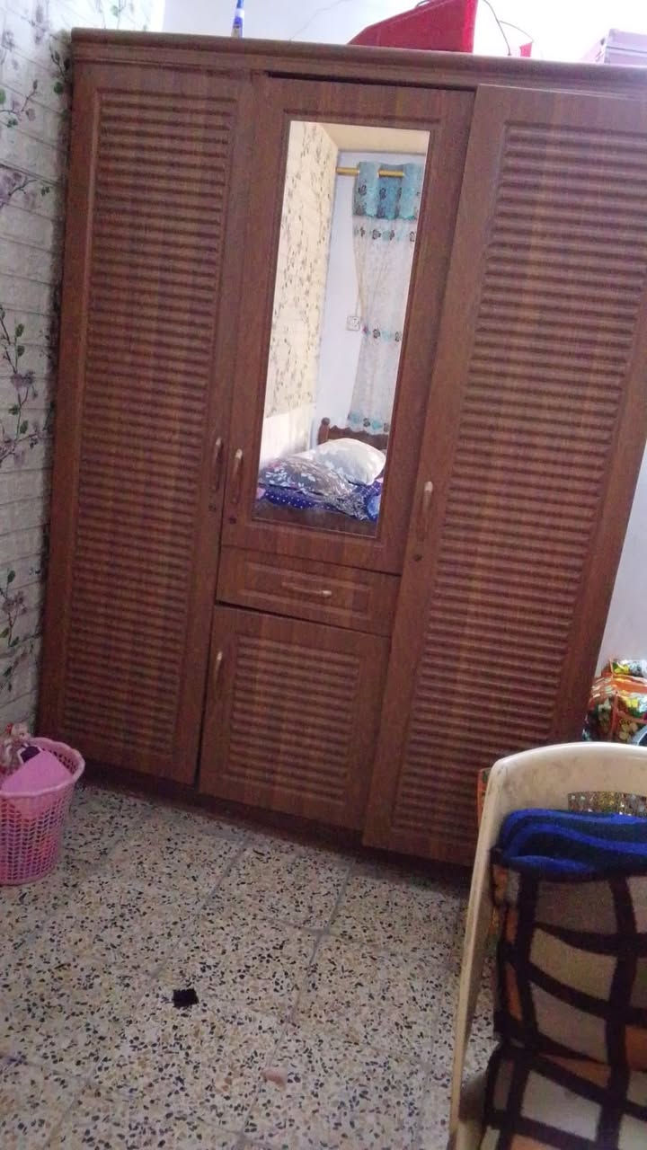 السلام عليكم للبيع جرباية وكنتور وميز امراية بسعر مناسب مكان بغداد الجديده الاتصال بالرقم *********** يوجد واتساب
