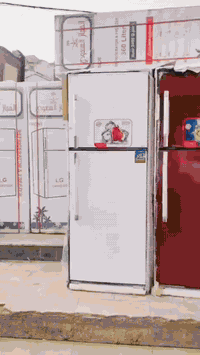 عارضات بمختلف الاحجام وثلاجات إلى أصحاب المحلات الجمله 07700277983 وات...