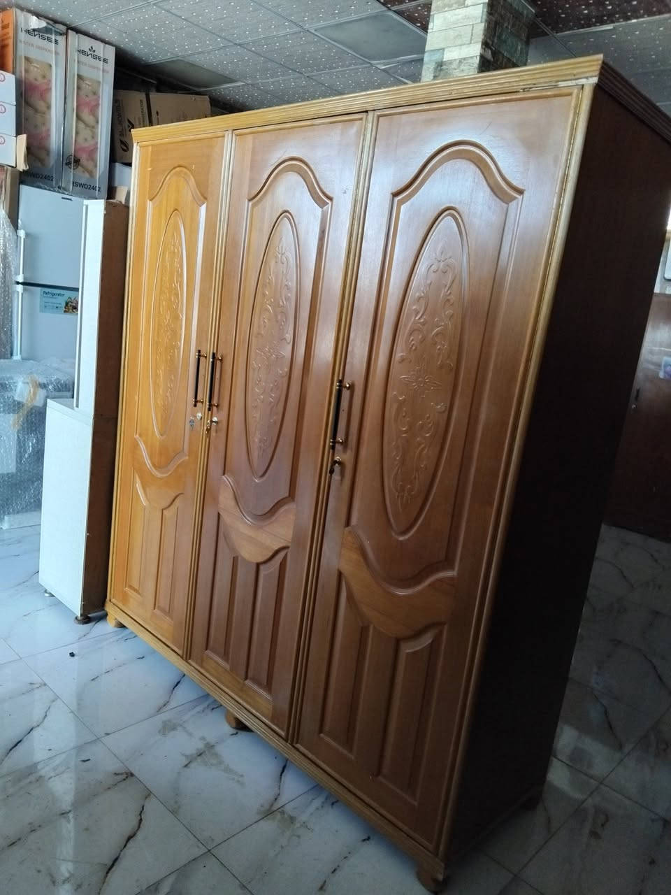 سلام عليكم كنتور ٣ ابوب حطاطه بسعر ١٧٥ نهايته و ميز مرايه ب ٣٠ نهايته  وميز مرايه وكنتور باب مشترك ب ٥٠ نهايته العنوان بعقوبه شارع تحرير بهرز مجاور قاعات بيانو مقابيل مستشفى الحياه استفسار***********
