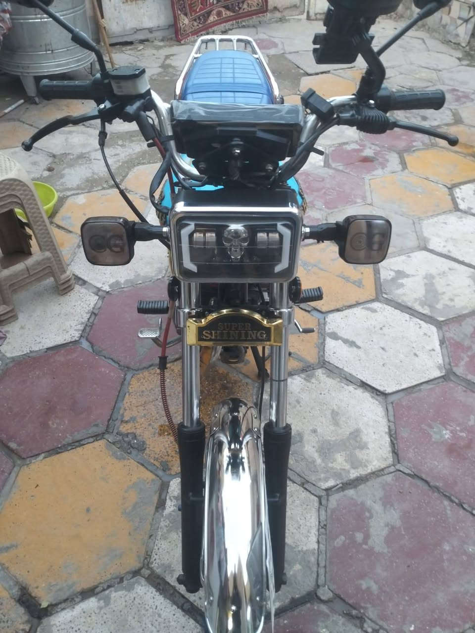 سلام عليكم دراجه شاينك ايراني اخت الجديده كهربائياته شغاله  كله شغاله لانضوح ولا تبخير  نضيفه تجي وتشوف شوفت عينك دراجه مرقمه رقم بغداد تحويل ثاني يوم عارضه /مليون ونص/                 /    1500/ وبيه مجال  العنوان بغداد مدينه الصدر   رقم الهاتف ***********
