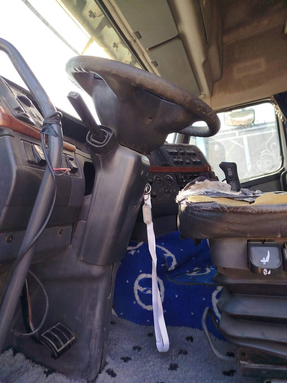 للبيع فالفو سكس چوبلس موديل 2003 حجم 500 روتايدر رقم اربيل مربوطه س لودر سياره جديده متواجدة في معرض بغداد الحديث العنوان الانبار الرمادي خط سريع سعر 275 بي مجال الاستفسار ***********/***********
