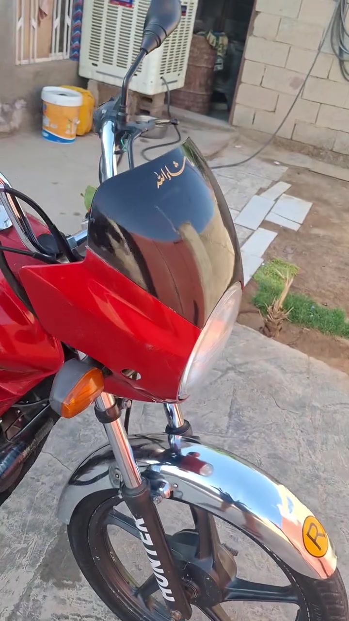 سلام عليكم اعندي هيره مديل 19طاله بل 20 دراجه حلوه مراوس بوكسر او قفاز او دايون او بانده حسب القناعه
***********
