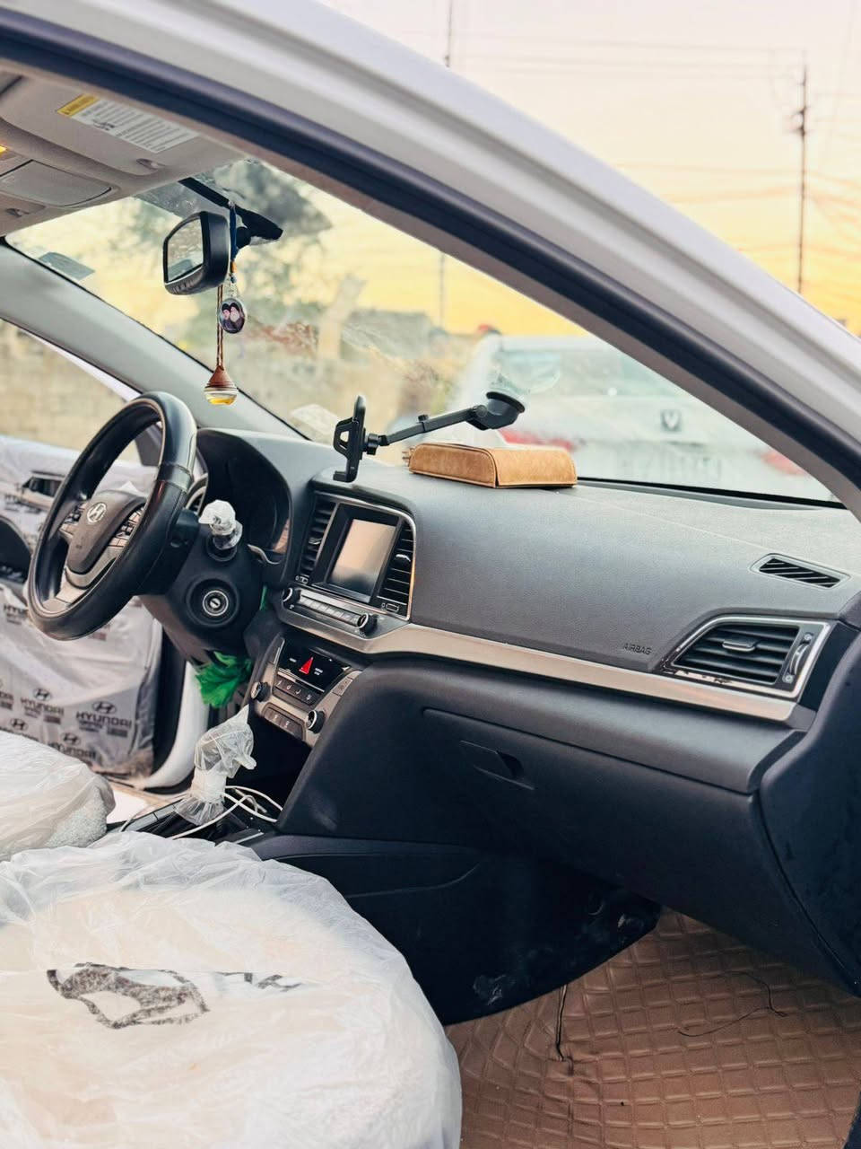 سلام عليكم النتره موديل 18 وارد امريكي ماشيه 113 سياره حادث جاملغ جه سايق بدون دواخل تصال ع ***********
