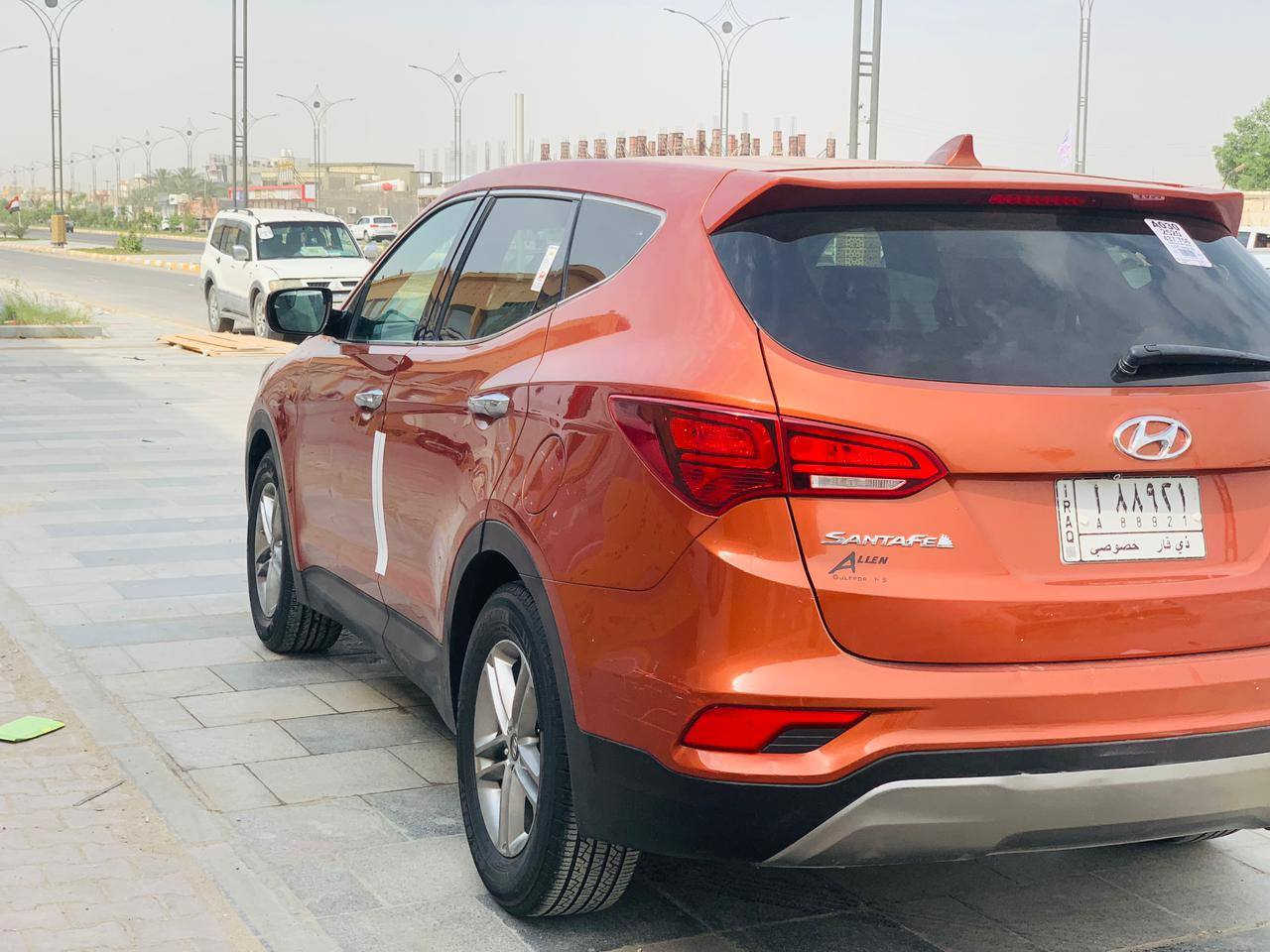 السلام عليكم هونداي سنتافيا موديل ٢٠١٧ ٤ سلندر  رقم ذي قار نكليزي وهزه جديده سنويه جديده تحويل ثاني يوم كتاب الفحص مرفق بالمنشور مكان الناصرية *********** السعر ١٤٠ وبيها مجال
