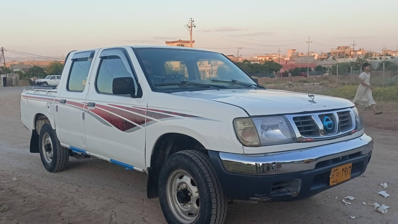 نیسان مودیل 2004 کتابی مزایدە ی لە گە ڵدایە 
بە شە رتی گێر مە کینە ئە کسل 
بێ دە عمو لێدان 
بێ تە قە و ڕە قە 
سعر 
تە نها 
47     گە ڵاو کە مێک مە جال 
شوێن چم چماڵ 
ژم 
***********
***********
