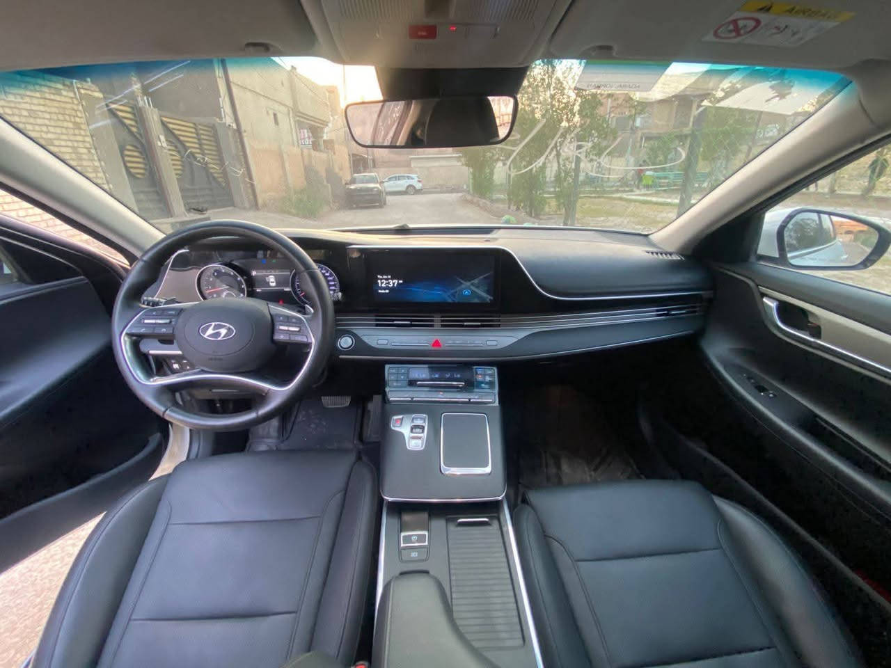 للبيع فقط هونداي گراند ازيرا 2023 
 مكاني بابل  قضاء الهاشميه للستفسار
*********** 
مواصفات السياره 
وارد كوري غاز خط واحد محرك 6 سلندر 
فووول موصفات للاخير بنراما 
 قياده ذاتية 
تحديد مسار+نقطه عمياء
رادارات جانبيه + اماميه خلفيه
درايف مود 3 وضعيات
شاشه دجتال متغيره
تبريد لمس مناخ معتدل 
اوتو هولد + هندبريك كهرباء 
كشنات كهرباء+ تبريد + تدفئة +المقود تدفئة
ترحيب + دخول ذكي
جنطه ذكيه
اربعه جام اوتو+ ريمونت
لايت زنون + لد امامي خلفي
تشغيل عن بعد
شاشه كبيره  متصلة+ شاشه اعطال
داخلها VIP
وبيها هواي مواصفات

السيارة جاهزة وما بيها اي نقص + كير محرك كفالة 
*************

بيه كلير شويه بجاملغ والبنيد بدون تبديل ولا مفتوحات 
حته مو صبغ
السعر 196 وبيه مجال المحاويل, بابل

