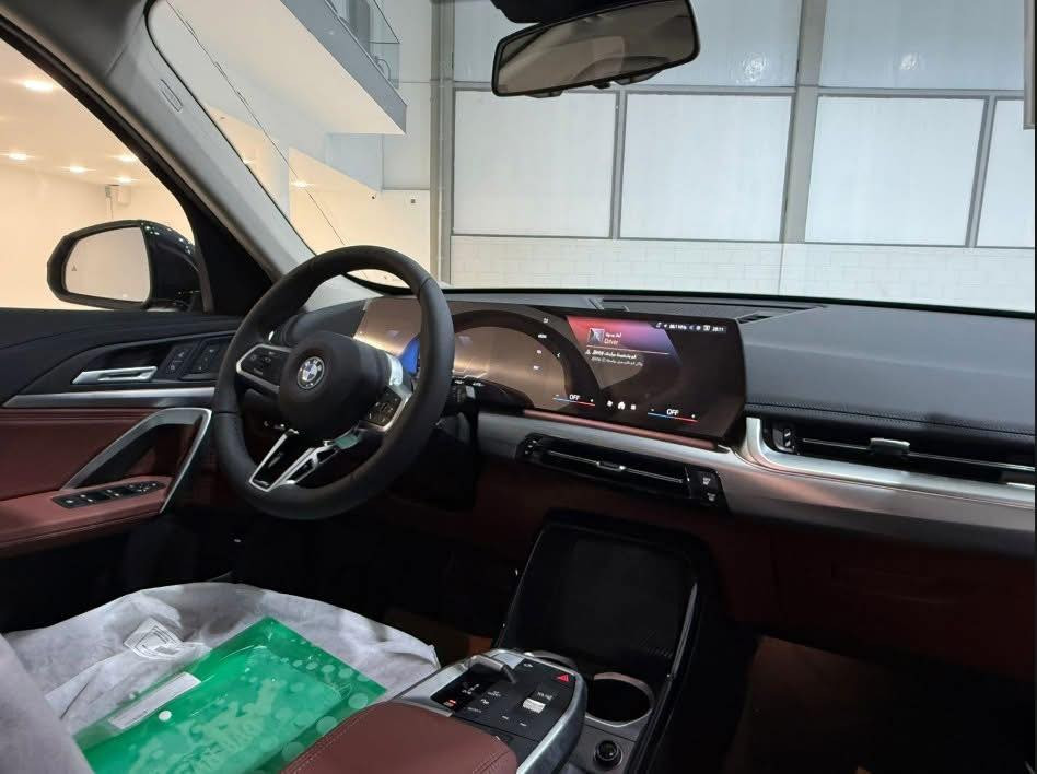 BMW iX1 2026 – eDrive25L M Sport Package | كهربائية بالكامل | صفر كيلو متر مع الرقم | السعر: 29,000$

للبيع BMW iX1 موديل 2026 كهربائية 100% فئة eDrive25L مع حزمة M Sport، صفر كيلو متر مع الرقم.

القوة: 204 حصان (150 kW)

الدفع: أمامي FWD (محرك واحد)

العزم: 250 نيوتن.م

التسارع 0–100 كم/س: 8.6 ث

المدى: 510 كم

سعة البطارية: 66.45 kWh (NMC)

الشحن السريع: 0.53 ساعة

شحن AC: 10.5 ساعات

استهلاك الطاقة: 14.2 kWh/100km

الوزن: 1948 كغم
السعر المطلوب: 29,000 دولار
***********
