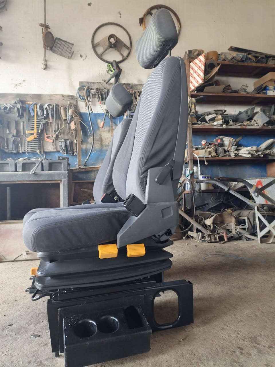 السلام عليكم كشنات بومه للبيع صفحة السايق جوبلس شغال صفحة سكن ثابت
رقم الهاتف /***********
