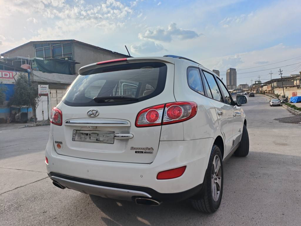 Santafe 2012
 هۆندای سانتافی ٢٠١٢ خلیجی
بێ بۆیاخ 
ماوەی ڕۆشتن ١٨٥٠٠٠کم
مواسەفات فول فول ٦ بستۆن مەکینە ٣.٥
سلاید و ئاوێنە شەفت و ٧ نەفەری و٢  بەسمە و تەبرید مەرکەزی و کوشن کارەبا و حاسە و کامێرا و ئاوێنەی دژە فول 
سەیارەکە لۆک لۆکە بە شەرتی ئەوەی گێر و مەکینەی عەیبی نەبێ 
نرخی 170 گەڵا 
*********** السليمانية, العراق
