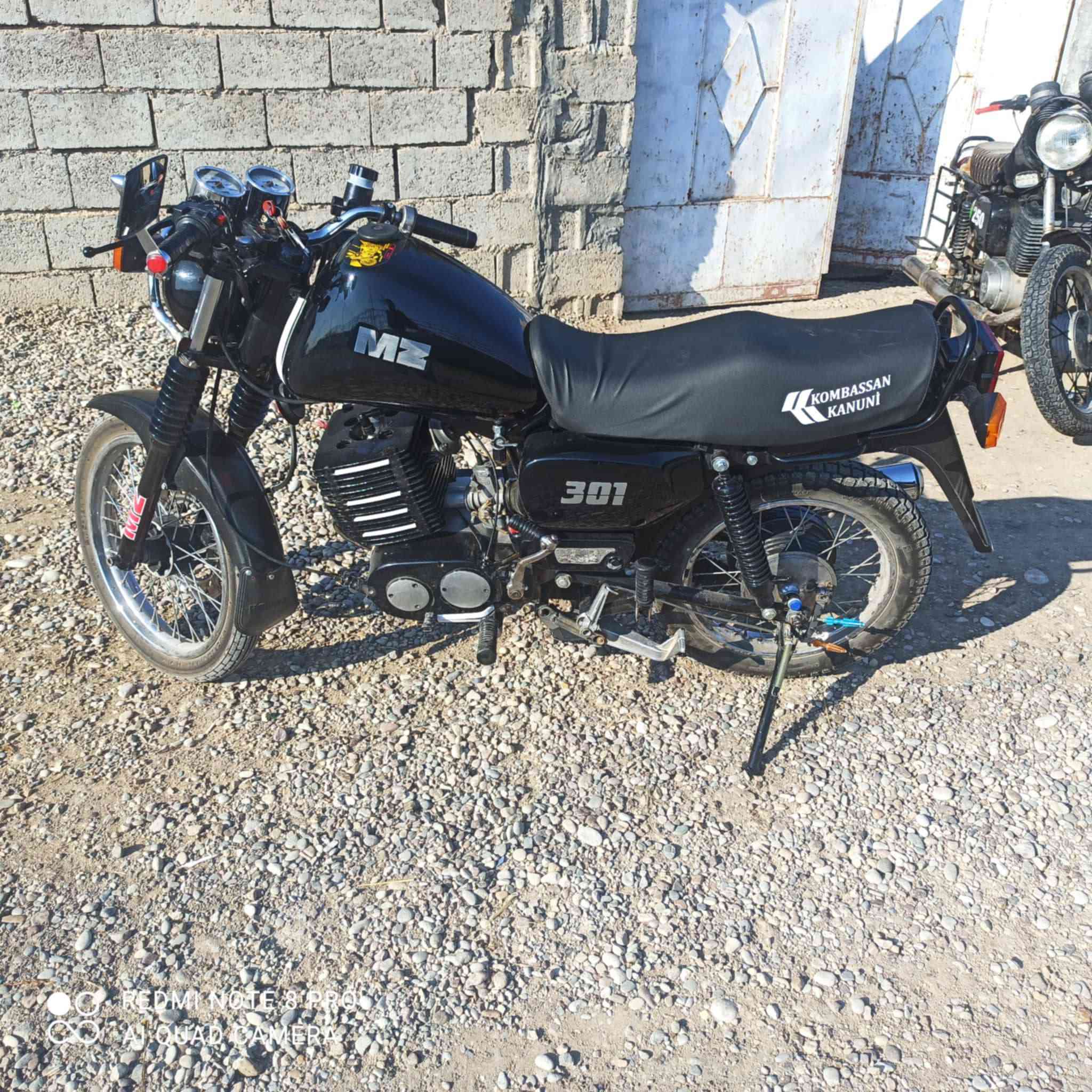 السلام عليكم امزد 2001 انبوبه للبيع عنوان كلار سليمانيه مقفوله كفاله عامه ويلكم قصه واحد ماكينه بلادي مقفوله كفاله عامه للبيع السعر السعر مليونين وربع ***********
