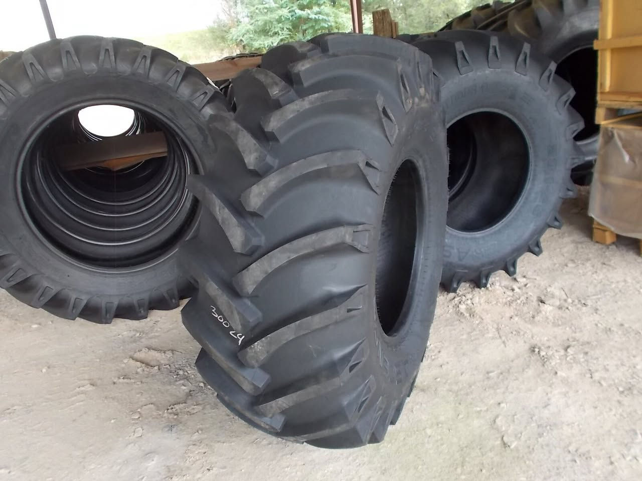 السلام عليكم 
نعلن توفر اطارات هندي الاصلي وصيني حادلة ضلفية وستيل جديد فقط واطارات شفل جميع القياسات موقعنا
 بغداد - مجمع مشن 
للتواصل : ***********
