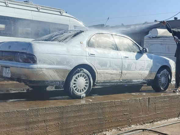 السلام عليكم بطه للبيع منتصل موديل ٩٢ رقم انكليزي باسمي تحويل ثاني يوم سيارة جديده بلباكيت مكفوله من اي عيب شرعي مكينه مفتر بيها يتق بس اني ابيع كايمه النعوان بغداد النهروان ***********
