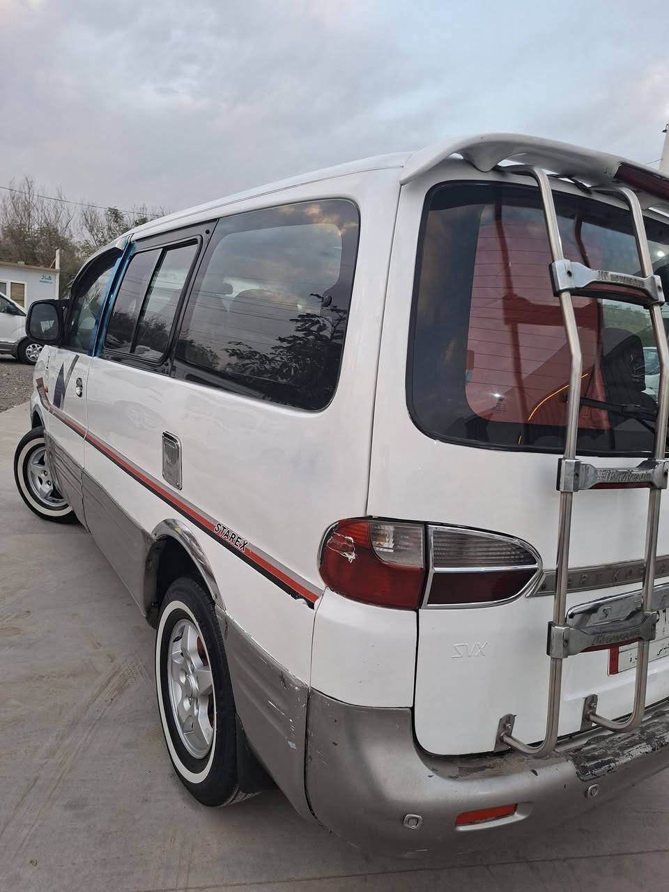 سلام عليكم ستاريكس مؤديل2000 للبيع رةقم دياله 8 راكب  سياره بلاد صياحى محرك كير أكسن  مكفوله محرك لاتنقيص ولاتبخير سياره بشط حاسيبه راعيه مامموجوده كةرةبايات شغل بس تبريت مايشتغل باقى سياره جاهزه من كلشي  شواصى سياره حلوو دةعاميه له دةعاميه بشرط سعر 48 بيه مجال عنوان سياره كةلار رةقةم تليفؤن ئاسيا ***********
رةقةم كؤرةك *********** بيه واتصاب
