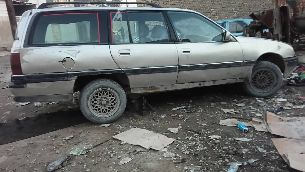 السلام عليكم سيارة اوبل موديل٩٢ بغداد الامين الثانيه سعر ١٧ورقه رقم  الهاتف ***********
