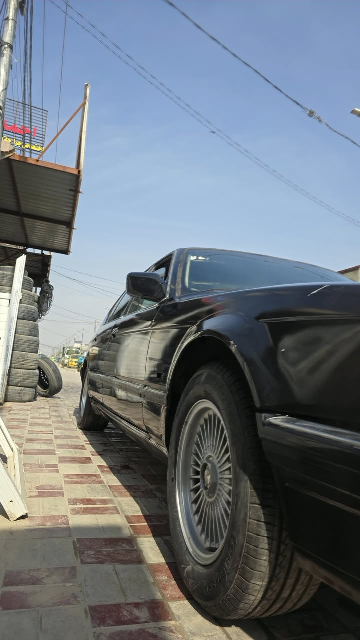 السلام عليكم شونهم العزاز بيئم 750 رقم بغداد السياره صبغته وعفته يعني تاركه ومالي خلك اشغله مكينه حلوه خير من الله كير كذالك السياره ابيعك هيج يعني جيب صطحه وياك وتعال كهربائيات كله شغاله والله السياره حلوه ويل شعاع وتخم تاير بي ما ماشي بي كيلو سعر 35  وبيه مجال ***********
