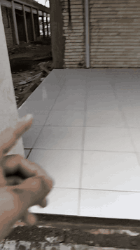 داخل بغداد فقط واشتغل سيراميك ارضيه وجدران  الجدران اشتغل بس لبخ مصاطر ونوب تطبيك بماده فقط
***********
