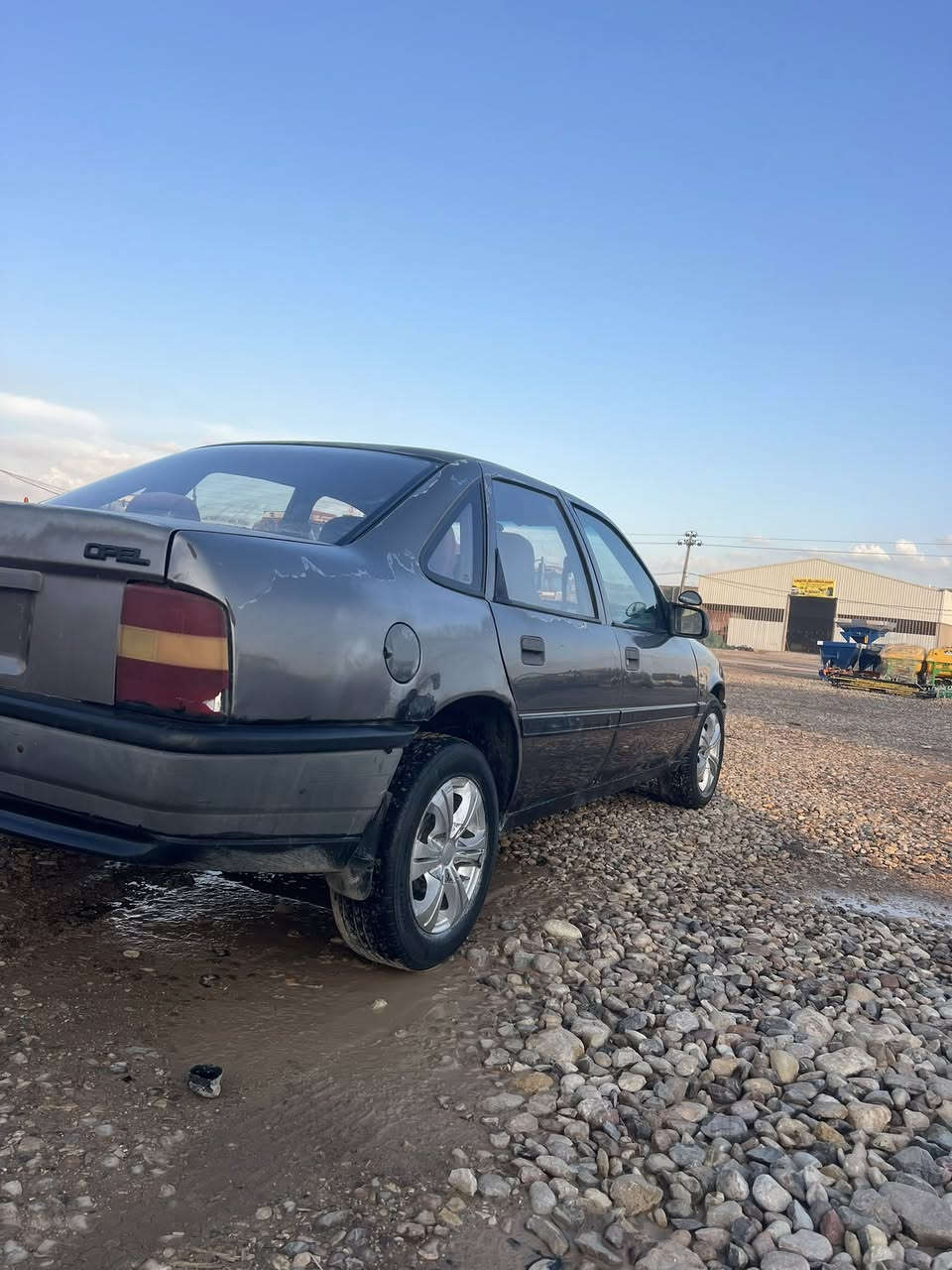 اوبل فكتره موديل 1992
سياره حلوه وجديده محرك كير كفاله
رقم بغداد صاحبها يمي بس ورثه 
مكاني واسط الزبيدية 
***********
السعر20بيه مجال
