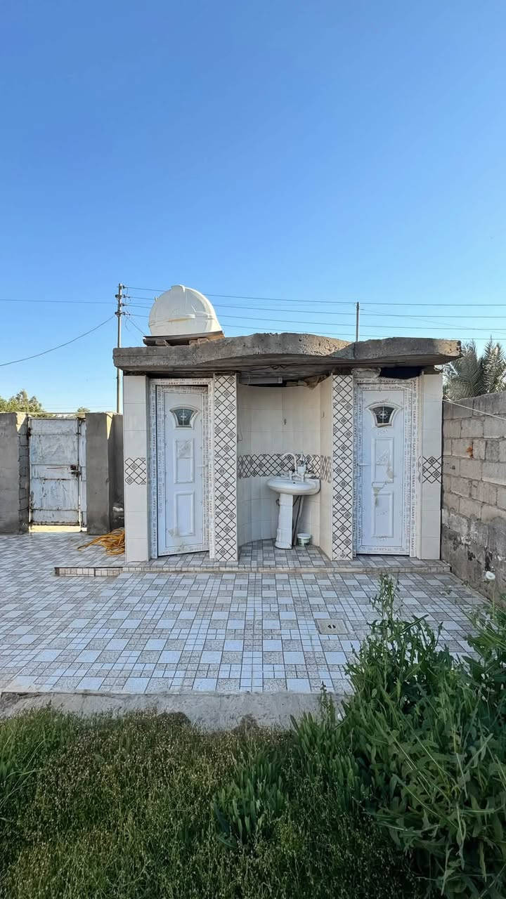 المساحه 200م  زراعي 

غرف نوم 2 + صاله+ مطبخ + صحيات خارجيه بناء جديد

كهربائيات جديده كيبل رئيسي جديد

📍حي الانتفاضه قرب الوكيل ابو وسيم

بناء بلوك سقف شيلمان 

السعر26وبي مجال 

الاستفسار ***********
