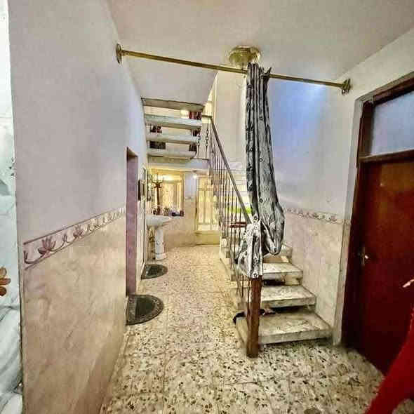 السلام عليكم
دار للبيع مساحته 200 متر ركن  طابو صرف  في منطقه حمزه الدلي يبعد عن الشارع ٣٠٠ متر
 البيت طابقين والبناء حديث ٢٠١٨
الطابق الاول.. 
غرفه نوم وهول واستقبال ومطبخ ومجمع صحيات
الطابق الثاني.. 
 يحتوي ٣ غرفه نوم وهول ومجمع صحيات
السعر 170 وبي مجال
للاستفسار.
***********
