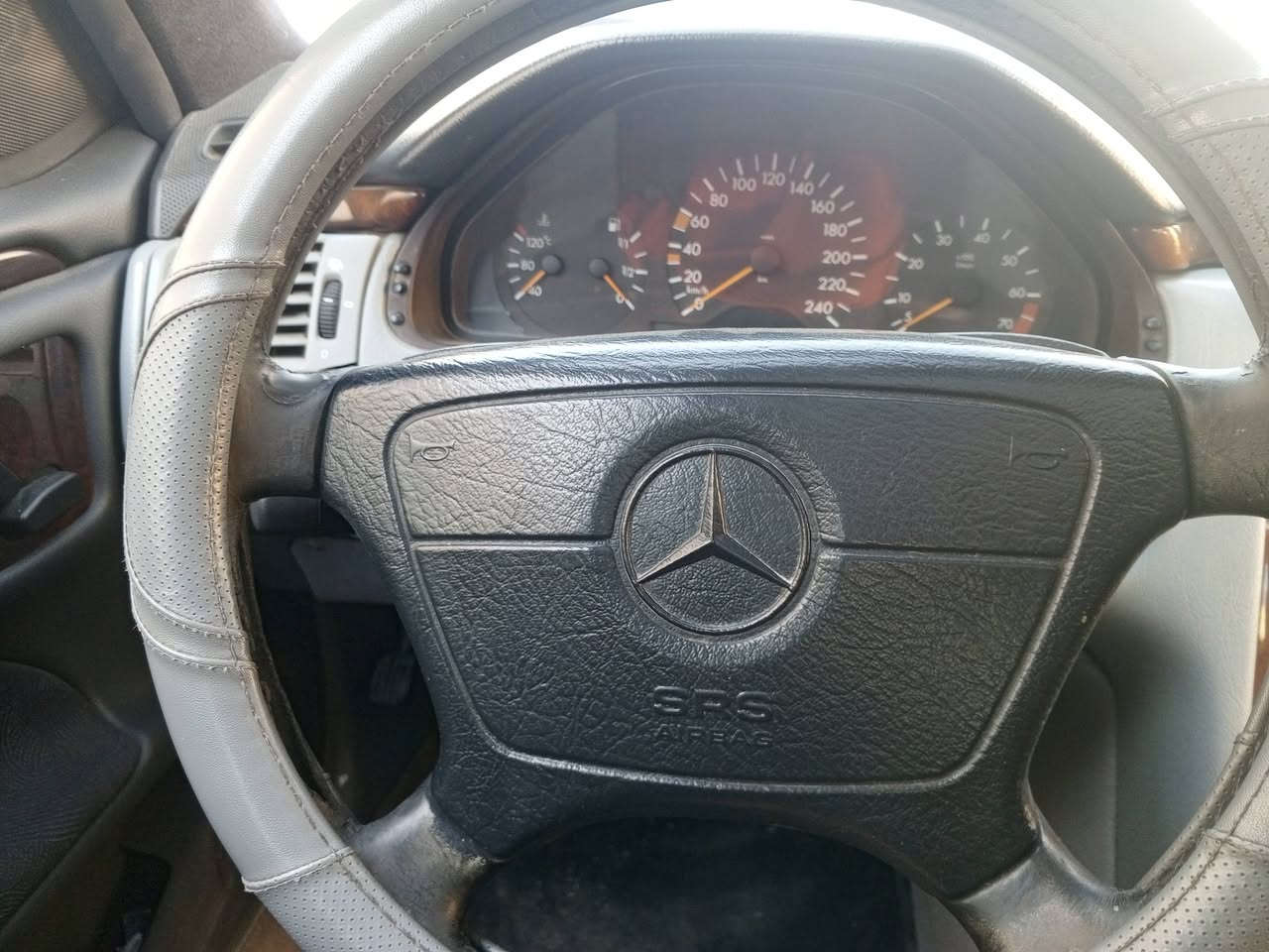 مرسيدس ام عيون موديل 98 محرك v  المرغوب سيارة كير عادي سيارة جاهزهه غرفة جديدة تبريد شغال شاشة ايباد رقم ديالى مشروع وطني تحويل بكل مكان السعر 80$ وبيه مجال للاتصال *********** واتساب بيع او مراوس
