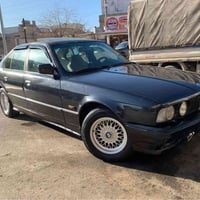 موديل ١٩٩٠ • قير عادي • كاميرا خلفية