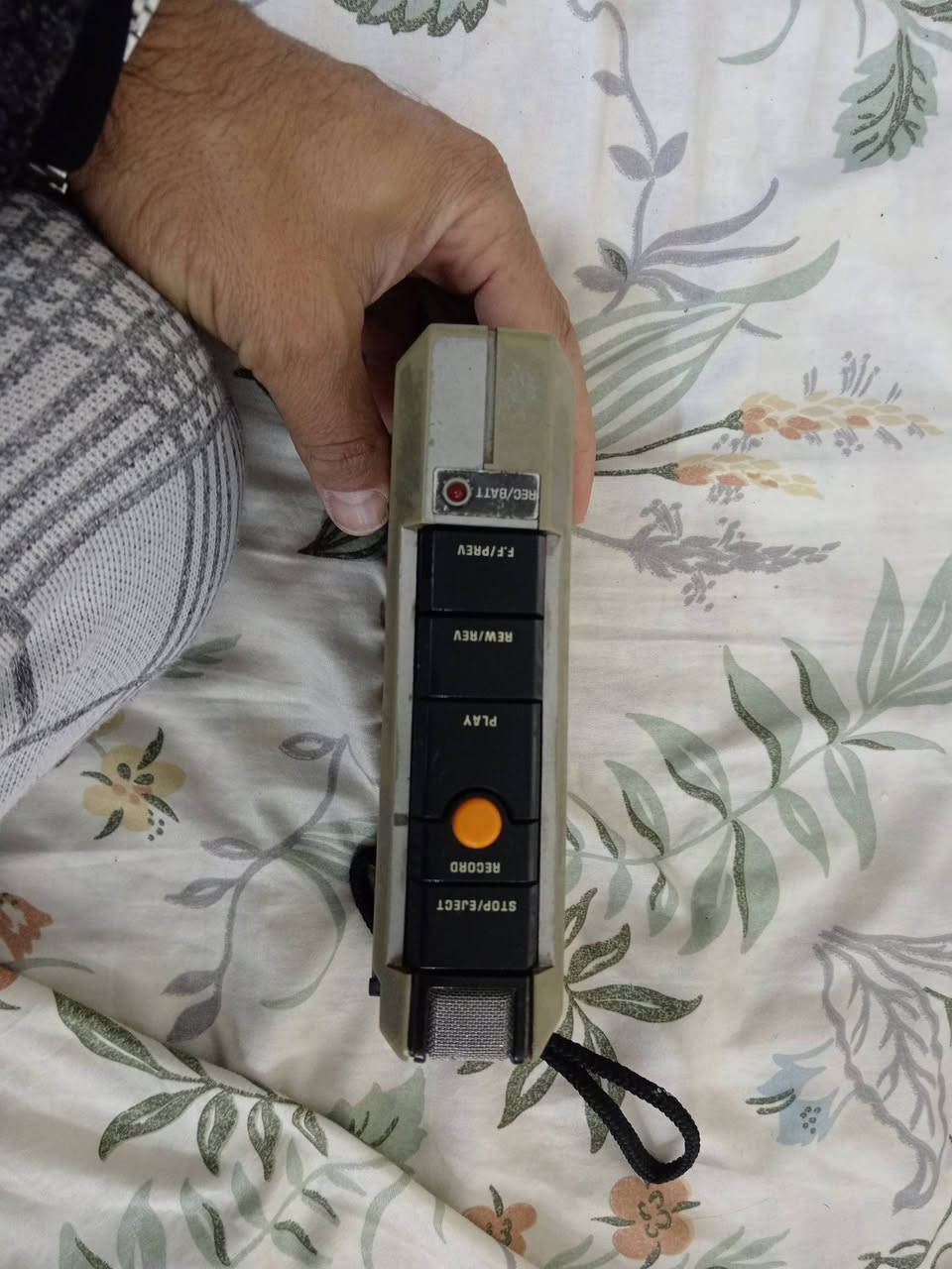 مسجل للبيع مكان موصل نضيف بدون كسل بس يعوزه ادامه متروك السعر ٢٠ قفل مكان موصل الايسر ***********
