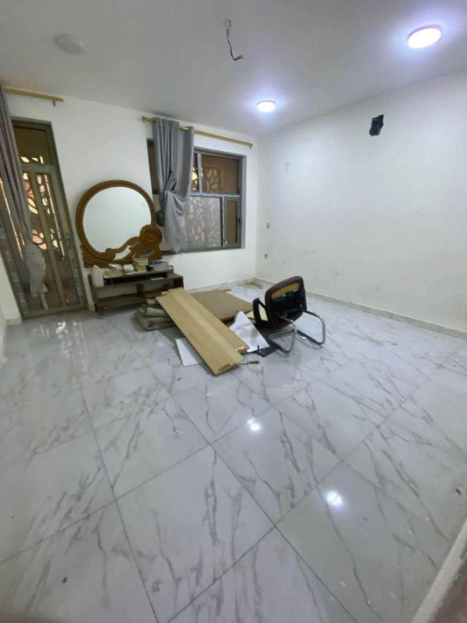 🏡 للإيجار – بيت في السيدية 🏡
📍 الموقع: السيدية

✅ مساحة 85 متر
✅ مدخلين
✅ 3 غرف نوم (منها غرفة أرضية)
✅ صالة مريحة
✅ مطبخ
✅ خدمات عدد 2

💰 الإيجار: مليون دينار
✨ السعر قابل للتفاوض (بي مجال)

📞 للاستفسار والمعاينة:
***********
***********

📢 فرصة مناسبة للعائلة، وللجادين فقط يرجى الاتصال.
