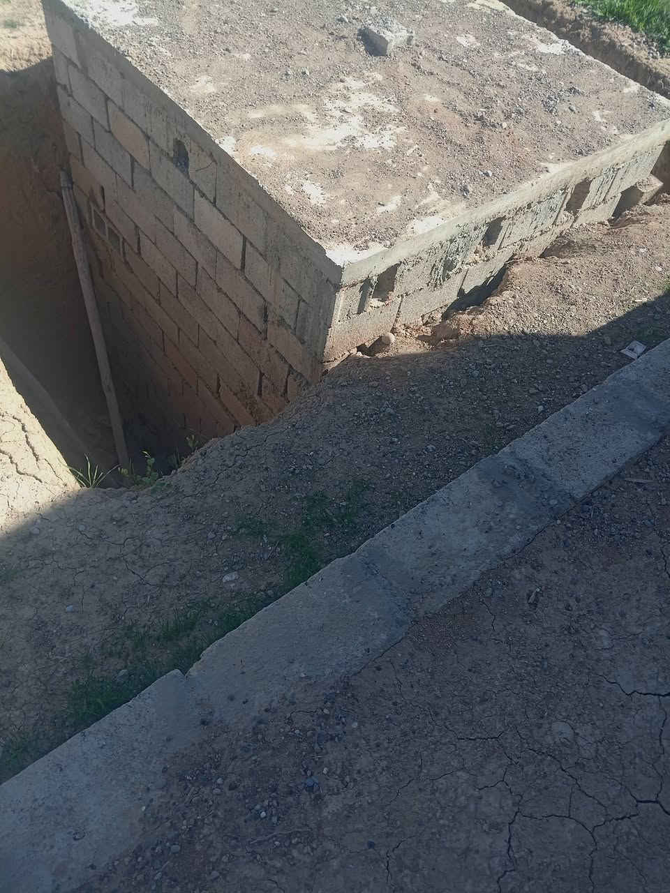 السلام عليكم دونم للبيع في قريت الدبس واصل مي +كهرباء مبني بيه بيتين واصلات للصبه  ومحفور بيه بلاليع ثنين كبار ومكان حيل راقي السعر 40 وبيه مجال شويه حگ الجيه تعال خاص وتدلل


**إذا كنت صاحب هذا الإعلان وتريد حذفه لأي سبب، رجاءا أرسل رسالة إلى الدعم الفني**