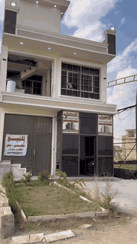 السلام عليكم بيت 60 متر تجاري على شارع الضغط الدوره حي دجله +تشجير يحتوي على محل +شقتين   درج خارجي  بناء جديد تنازل شركه كل مشتمل غرفه صاله مطبخ وصحيات بيت كامل السعر 120 بي مجال بيع مستعجل  
 اخوان البيت تريد سكن تريد استثماره اقل شي بلشهر مليون و100 وكدام البيت الك 100 متر حديقه سند 25 
***********
