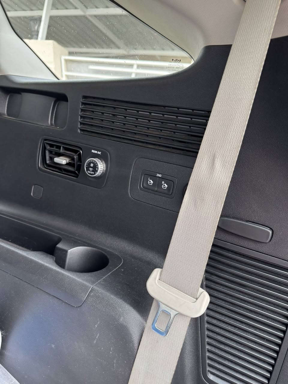 سورنتو 2022 خليجيه مكفوله
4 سلندر محرك 2500 Mpi 
ضمان الشركة الدوليه العراقية 
رقم بغداد بأسمي
7 راكب 3 قطع تبريد
عنواني بغداد الكرخ 
السعر 250 
***********
