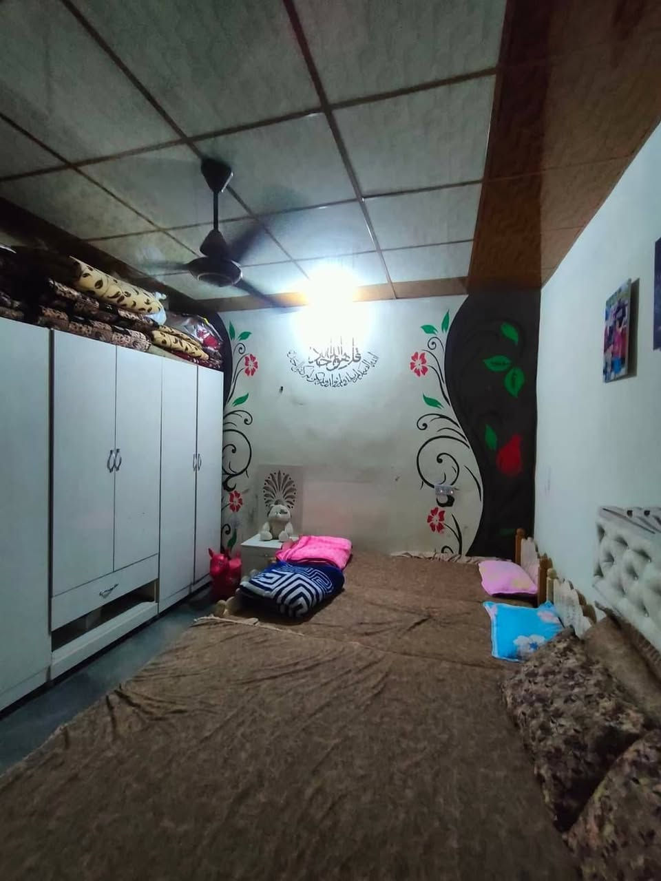 السلام عليكم دار للبيع  بموقع مميز مع خدمات فول
مساحة 150م  بناء مسلح حديث
استقبال 5*6
مطبخ 5*5
غرفة نوم 5*5
صحيات
حوش كبير
السعر 35
للتواصل ***********
