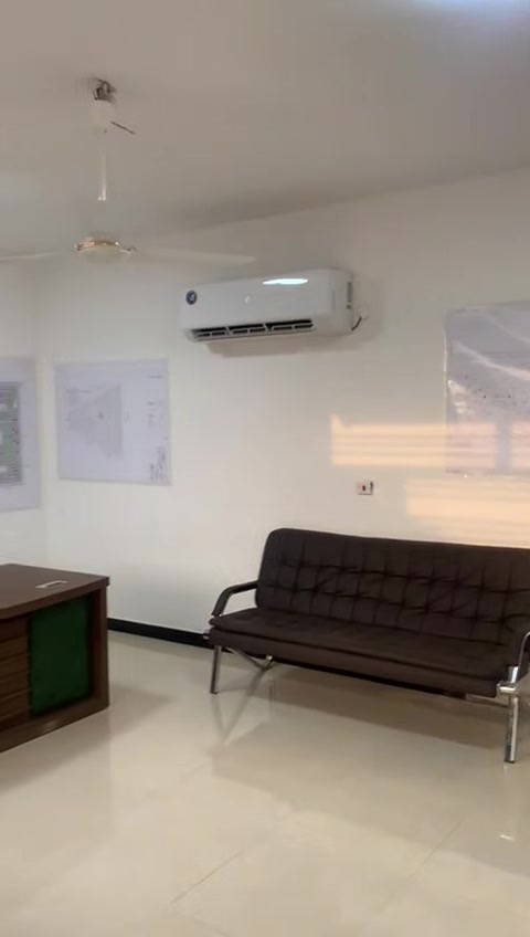 السلام عليكم 
اثاث مكتب عقار كامل للبيع 
بسعر جداً مناسب 
 واتساب ***********
