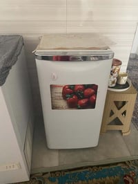 ثلاجه نضيفه للبيع  للاستفسار 07866331306