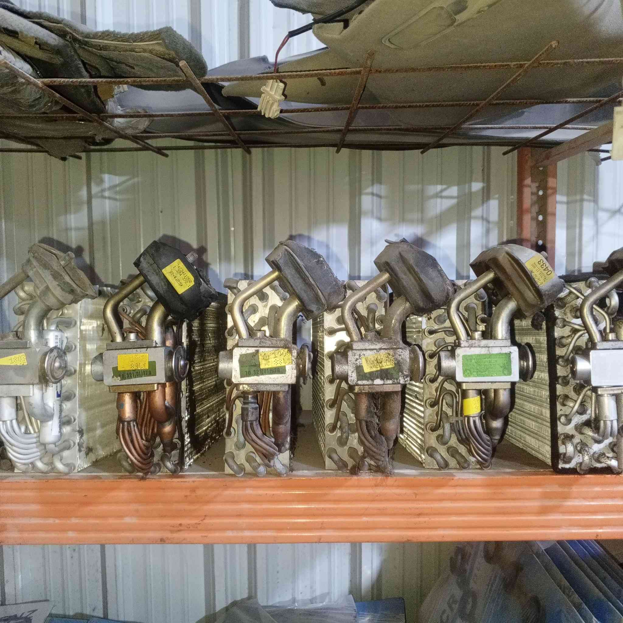 متوفر مواد احتياطيه لل BMW  جميع الأحجام محلات أبو حيدر التميمي بصره الزبير شارع  الشعبيه الجديد قرب سنتر در الجنوب ***********
