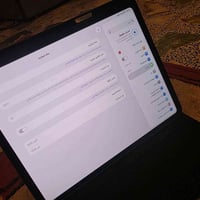 ايباد ١٣ انج معالج M5  ذاكرته ٢٥٦ بطاريه ١٠٠ مشحون ٦٥ مره بس  سعره ملي...