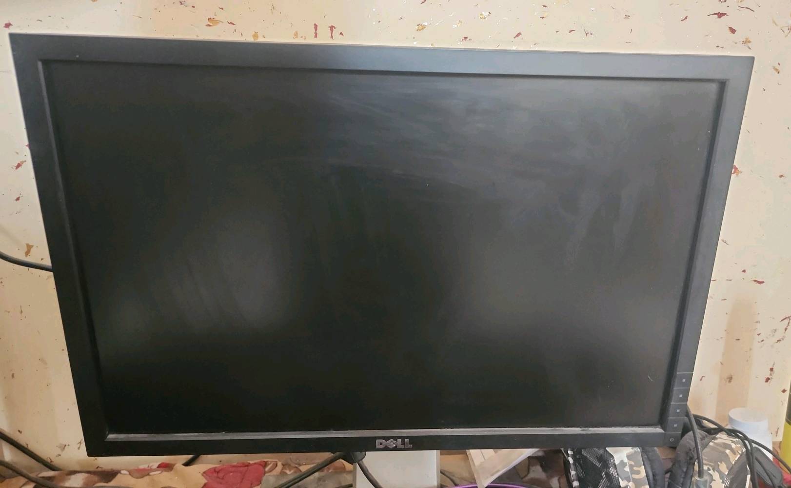 تجميعه pc تفاصيل المعالج موجوده بالصور
الرامات ١٦ بس صار خلل بواحد منهن ف صارن ٨ التجميعه شغاله وتشغل العاب قويه مثل reddedredimshinوgta السعر 350 بيها مجال