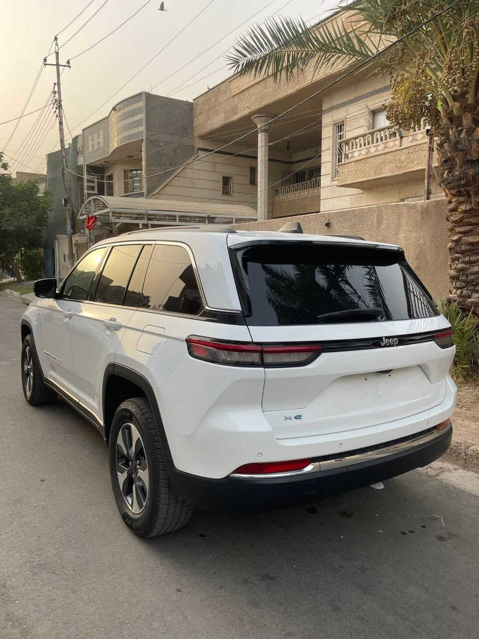 السلام عليكم
جيب كراند شيروكي 4XE 2024 وارد امريكي
         حجم المكينه : 2000  تيربو + هايبرد + بلك إن 

                          الون (أبيض )
المسافة المقطوعة : 38 الف ميل
 الضرر : الباب خلف الصدر صبغ(نفسه مصلح)
وباب الصدر شبرين فقط 
( م/ من امريكا بيها رش باب الصندوق فقط كلير )
(السيارة ليبل واحد بدون تبديل اي قطعة)
          حالة الايرباك : سليم مطاك ولا ايرباك 

السعر :330$ وبيها مجال بسيط
التواصل ***********
متوفر واتساب
السيارة منفيس بأسمي ( ترقيم بنفس اليوم ) 
السيارة تنباع مرقم بغداد بأسم المشتري  
مكاني : بغداد / البلديات  

#مواصفاتها
1.شاشه 
2.بصمه
3. تشغيل عن بعد
4.دمام خلفي
5.كشنات جلد
6.كشن السايق ميمري
7.كشنات كهرباء
8.صندوك كهرباء
9.حساسات خلفيه
10. قطع تبريد 
11.اشاير بالمري
12.رادار امامي
13.رادارات 360
14.ثلاث وضعيات قياده
15. بنوراما فتحتين
16. كير ماوس
17. نظام منحدرات
18. هيترات بالكشنات 
19.ويل كب كروم
20.لايتات لد
21.بكلايت لد
22.كشافات
23.بصمة ابواب

فول مواصفات 1/1 جاهزه
