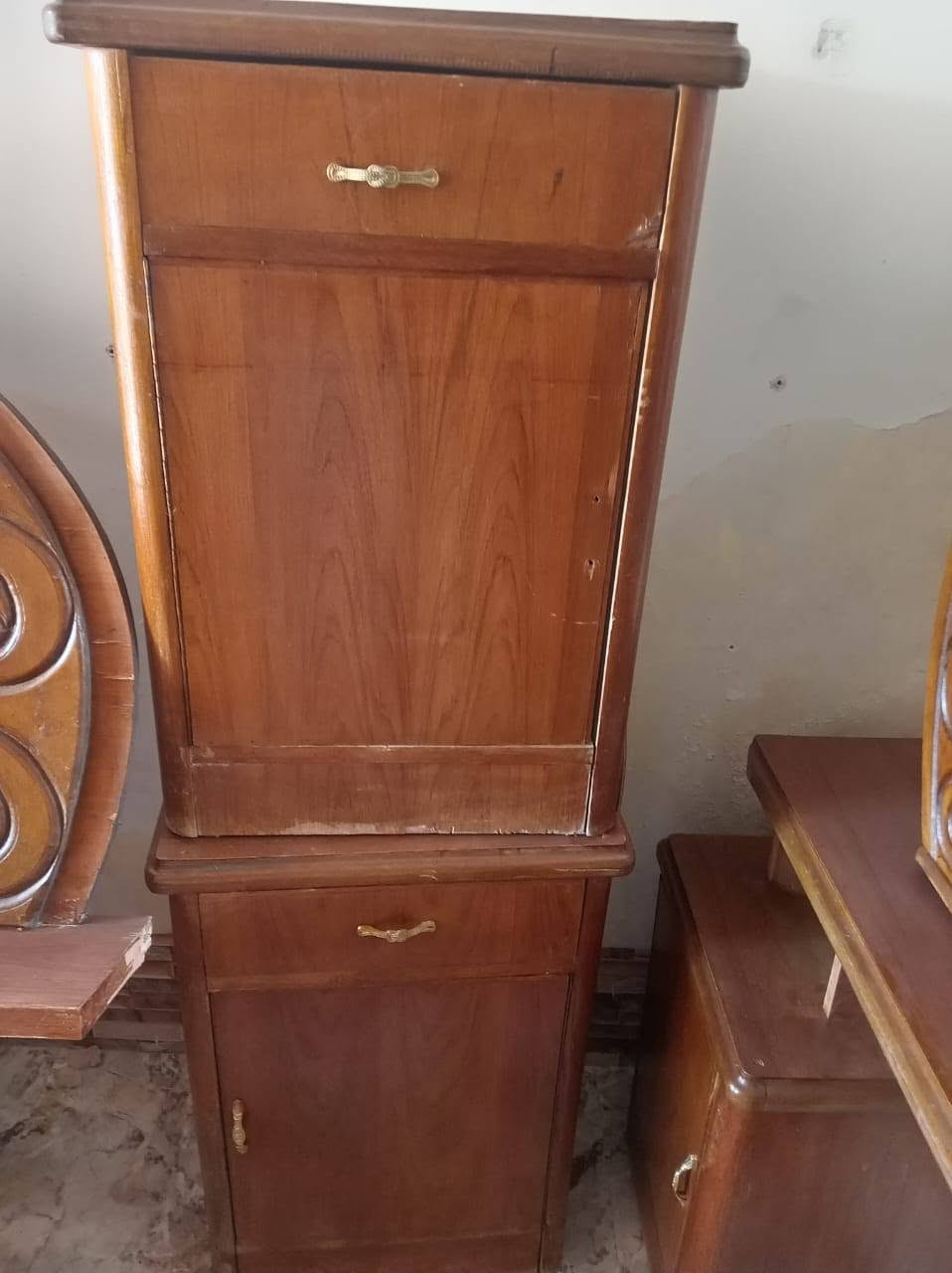 بسم الله الرحمن الرحيم غرفة اخشاب للبيع بسعر مناسب
للأستفسار ***********
