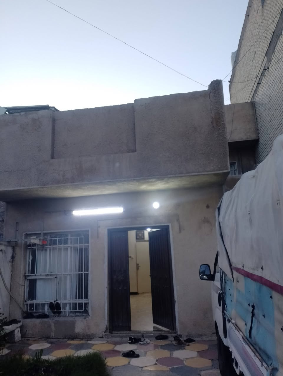 دار للبيع مساحه 182متر
نزال 26
جبهه 7
طابق ارضي استقبال طوله ٦*٤وربع. وصاله ومطبخ ٥*٣ونص وغرفه٥*٤ الطابق الثاني غرفتين نوم صاله وصحيات كامله المكان شارع الاصفر سادس فرع على اليسار من الشارع العام الاتصال على الرقم ***********
