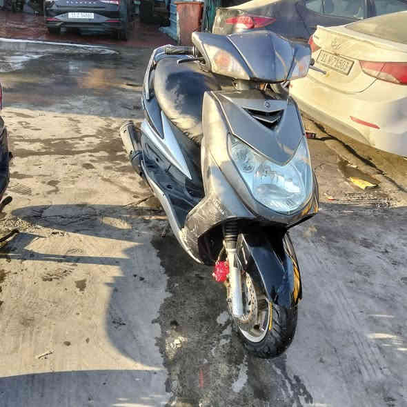 السلام عليكم سكنس فحل 140 نوزل دراجة حلوه كفرات كله بلاد السعر 700 وبيها مجال المكان مدينة الصدر الرقم ***********
