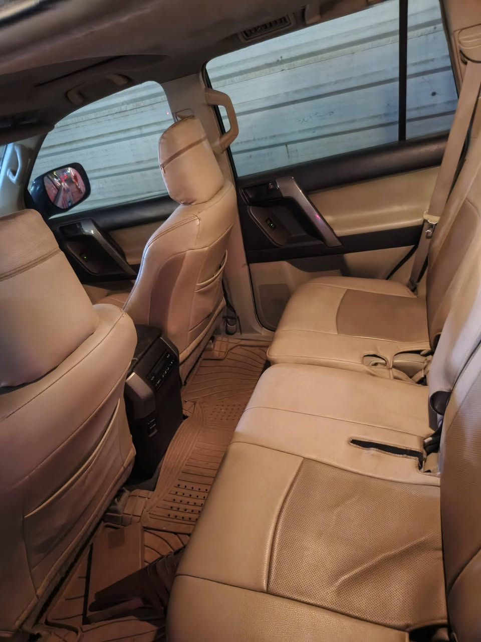 سيارة برادو 2012 Txl كويتي 
6 سلندر السيارة نظيفة من كلشي ومابيها اي ضرر كلين تام 
ماعدا دعامية مصبوغة رش 
مواصفات كاملة فول من كلشي
السعر 275 وبيها مجال 
الاتصال على الرقم *********** ومتوفر ع برامج
