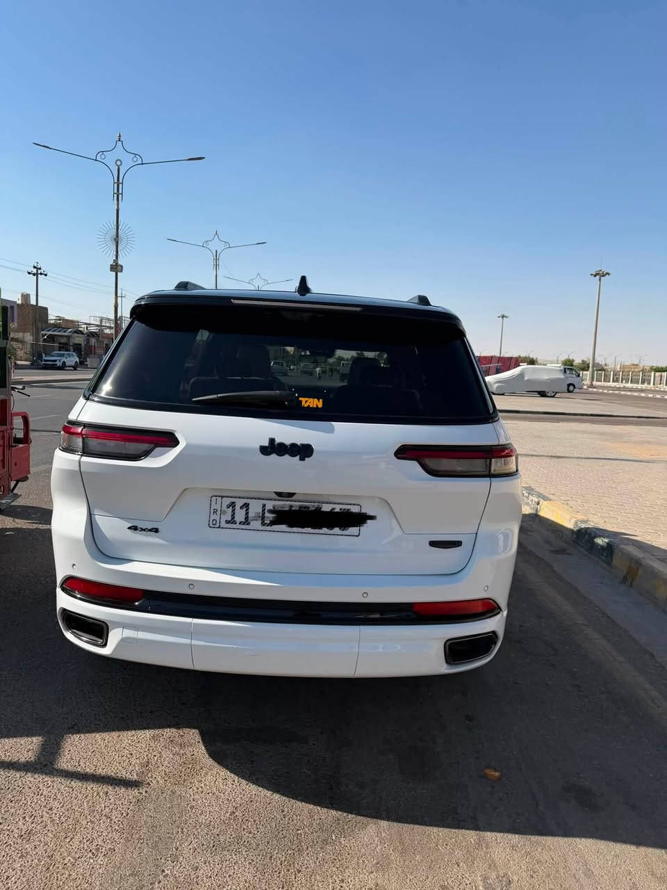 � للبيع | Jeep Grand Cherokee Summit 2023 🔥
فرصة للراغبين بسيارة فخمة، قوية، وبأعلى فئة (Summit).

✅ الموديل: 2023
✅ الفئة: Summit (فل مواصفات)
✅ المحرك: HEMI 5.7 V8
✅ الممشى: 64,500 كم
✅ اللون: أبيض (Two Tone) مع سقف أسود
✅ الدفع: 4×4
✅ الوارد: أمريكي

حالة السيارة:

* وارد سرقة.
* تم تبديل الأبواب الأربعة + الصندوق + البنيد + الجام لغات، وجميع القطع أصلية وراجعة لمكانها.
* السيارة جاهزة ولا تحتاج أي مصروف.

✨ المواصفات:

* أعلى فئة Summit.
* مقاعد جلد فاخرة.
* شاشة كبيرة.
* كاميرات وحساسات.
* ذاكرة للمقاعد.
* تدفئة وتبريد للمقاعد.
* سقف بانوراما.
* نظام دخول وتشغيل ذكي.
* وجميع المواصفات المعروفة لفئة Summit.

💰 السعر: ( 40.000 $ )

📍 الموقع: ميسان - العمارة
🚘 رقم السيارة: بغداد

📞 للاستفسار: ***********

السيارة نظيفة جداً، والمعاينة خير دليل، والجادين فقط يرجى التواصل. سعره بيه مجال
